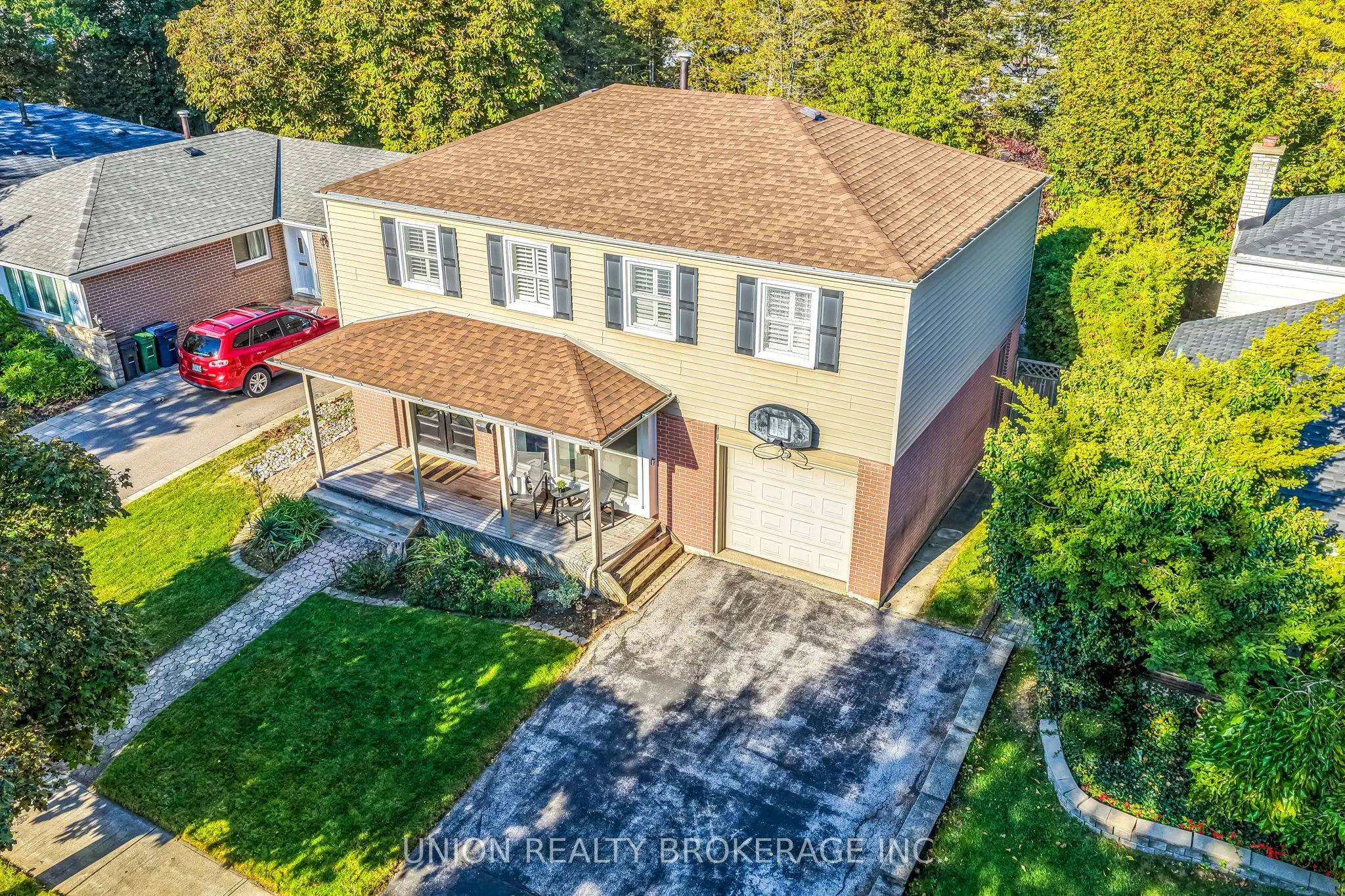 32 Bledlow Manor Drive