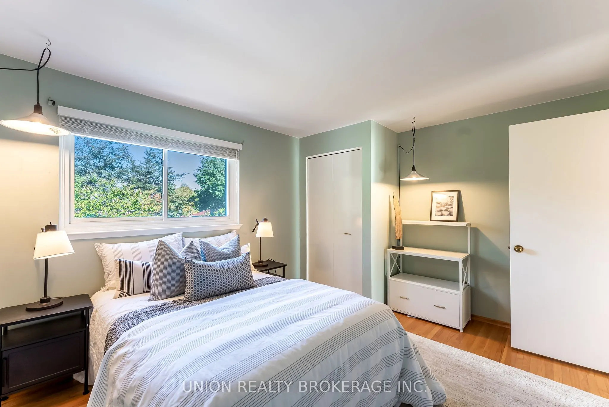 32 Bledlow Manor Drive