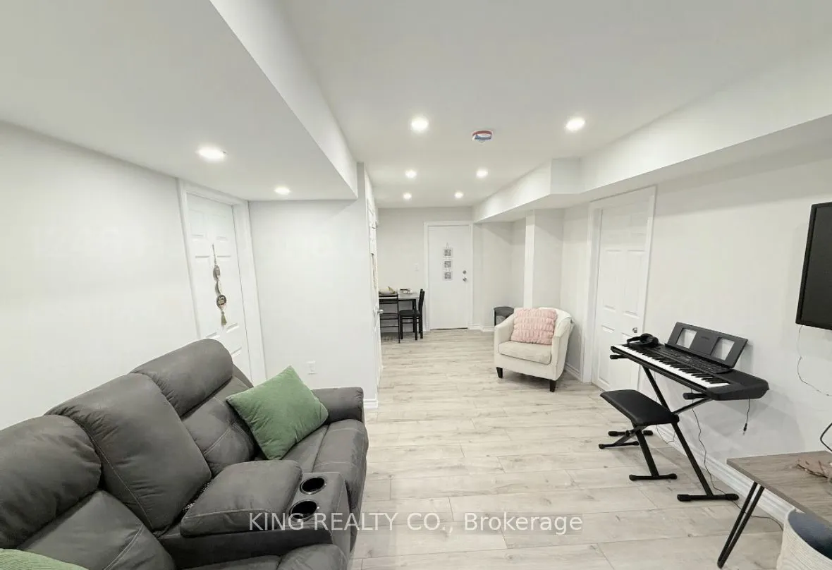 1246 Harlstone Crescent