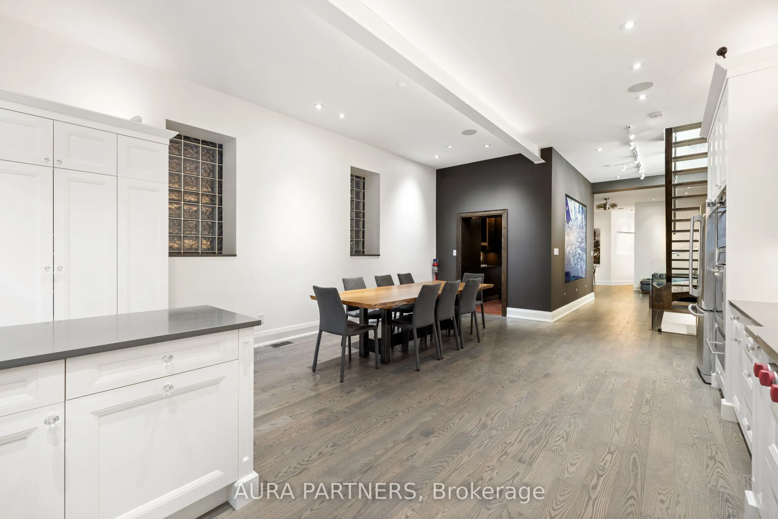 687 Queen Street E
