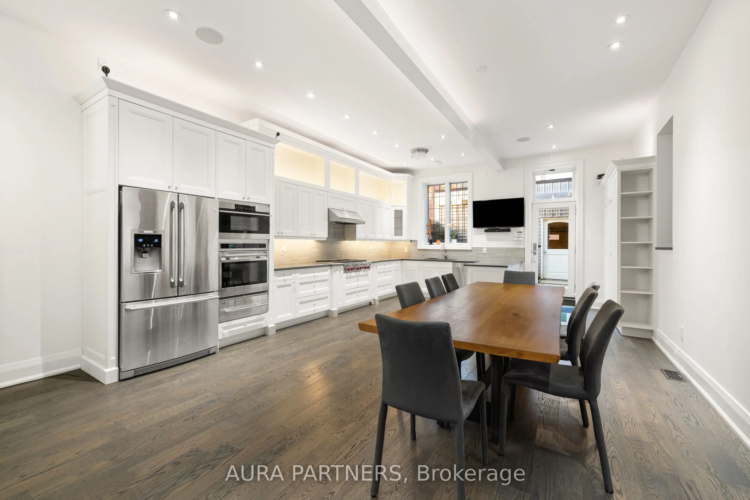 687 Queen Street E