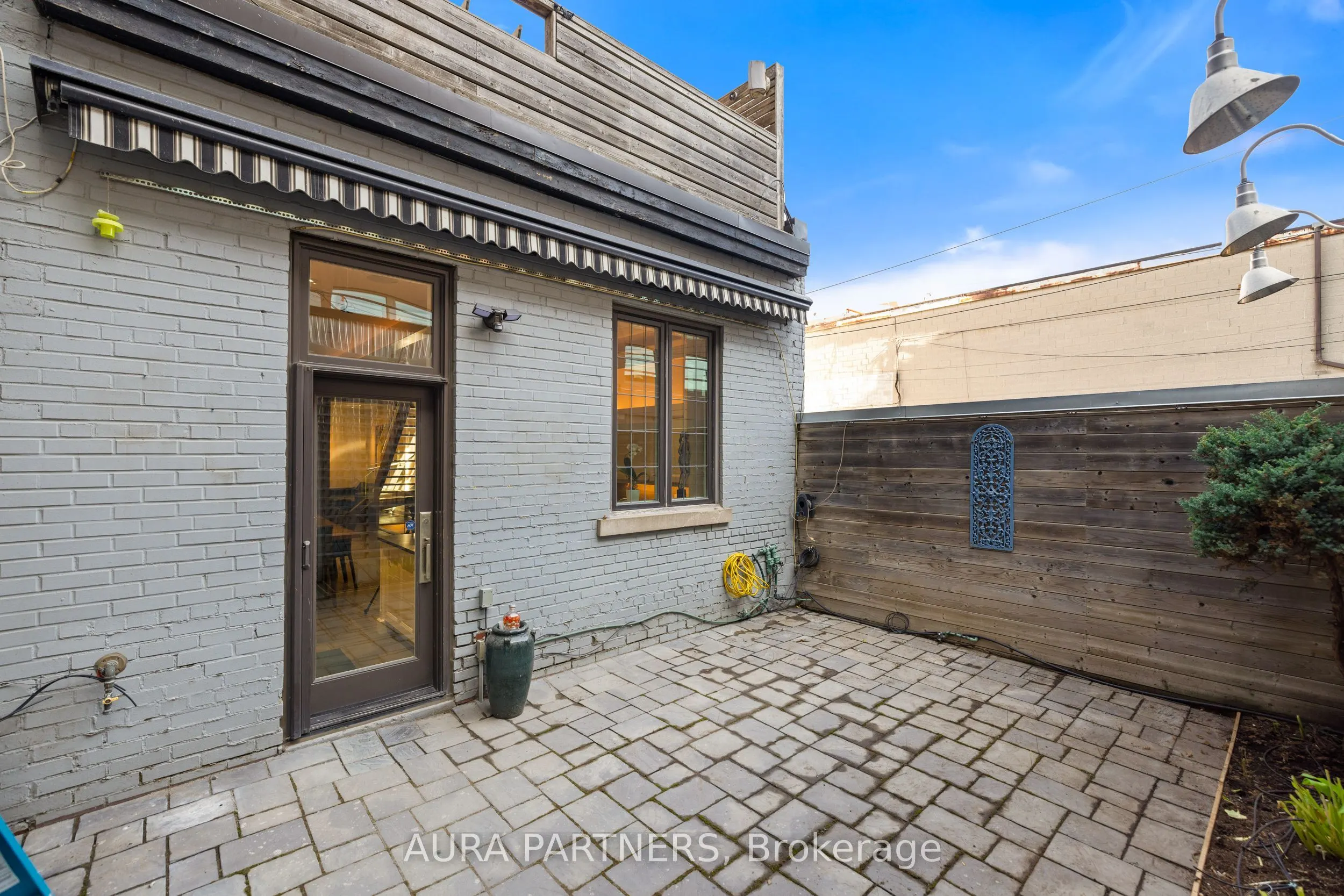 687 Queen Street E