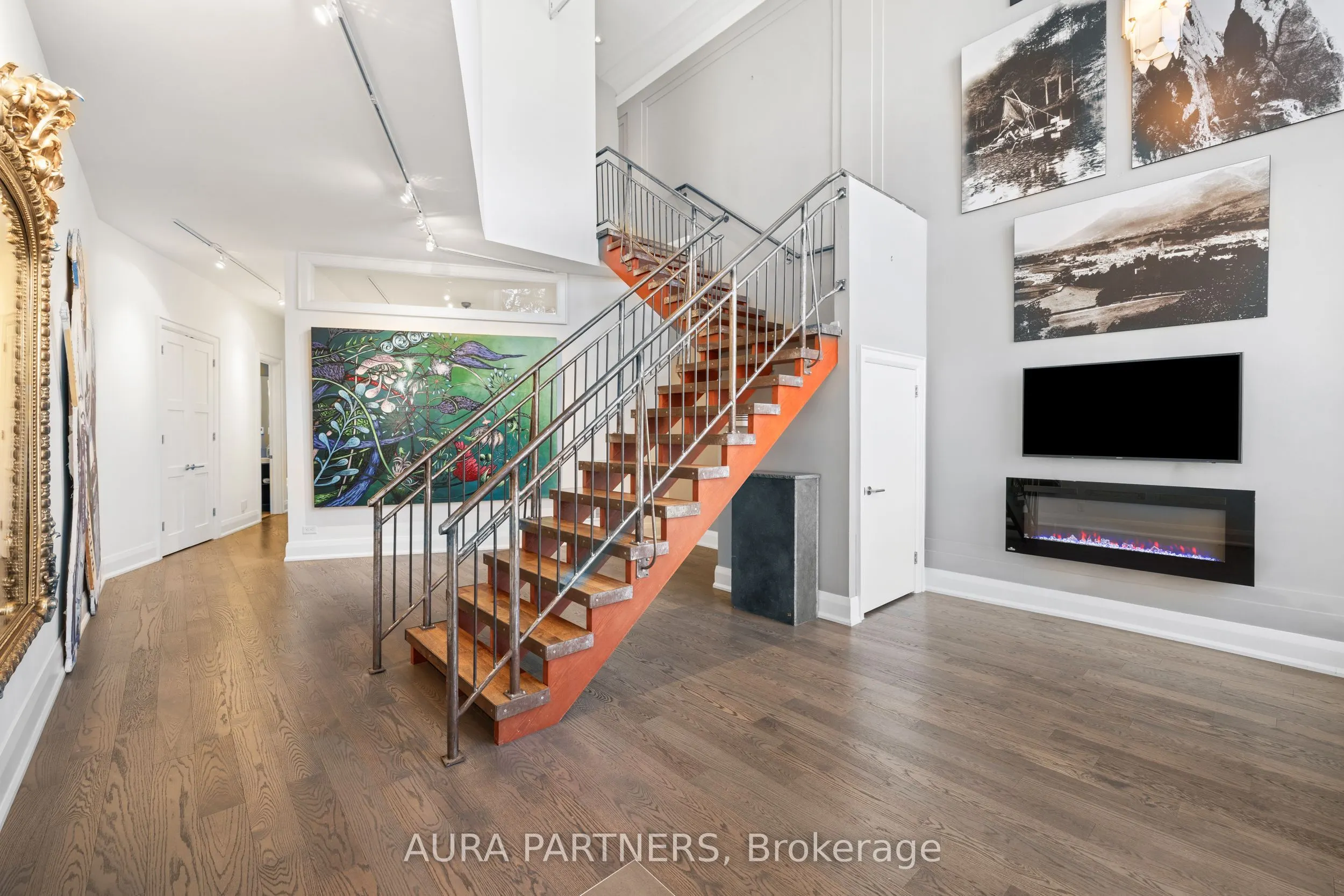 687 Queen Street E