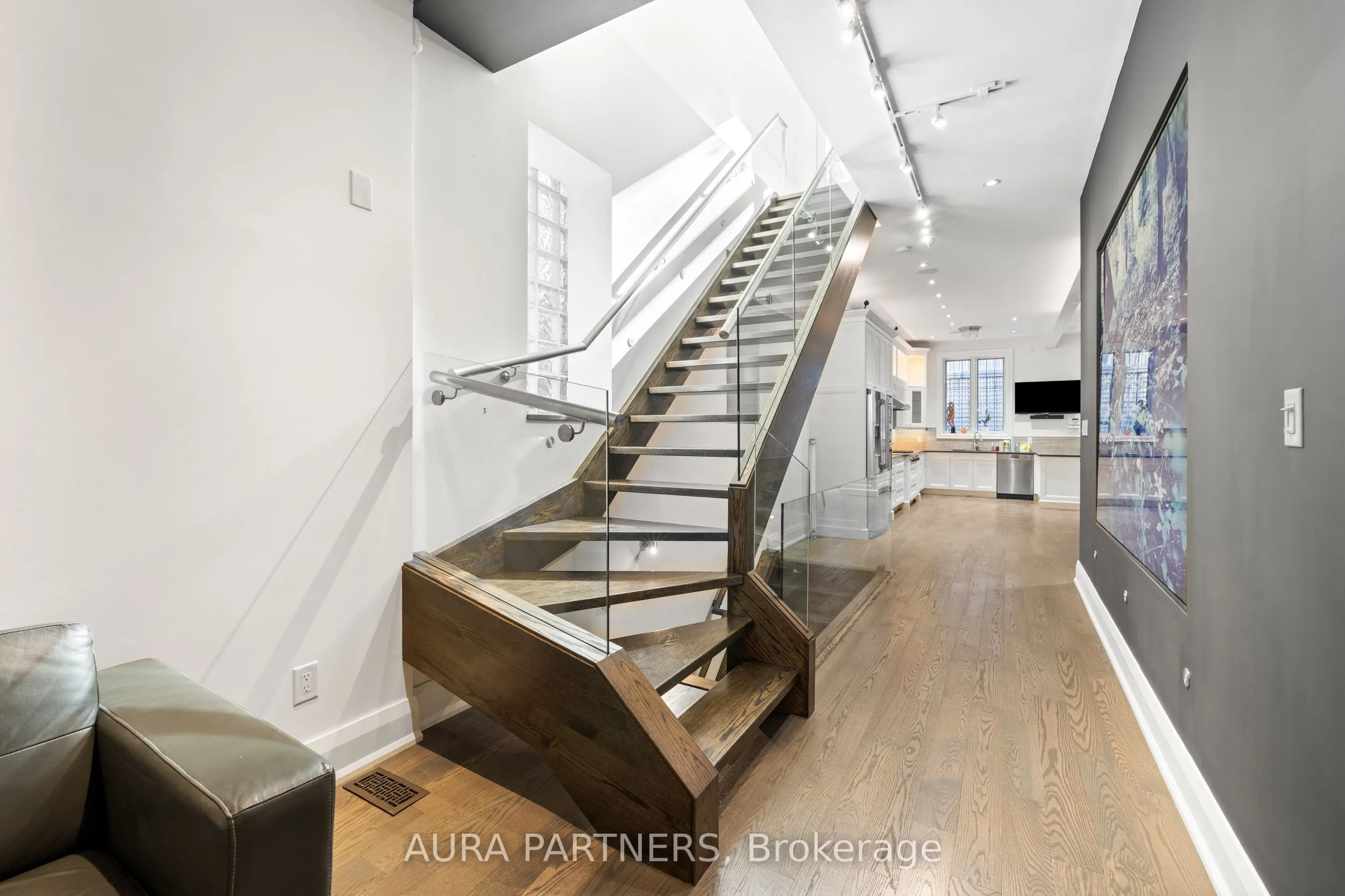 687 Queen Street E