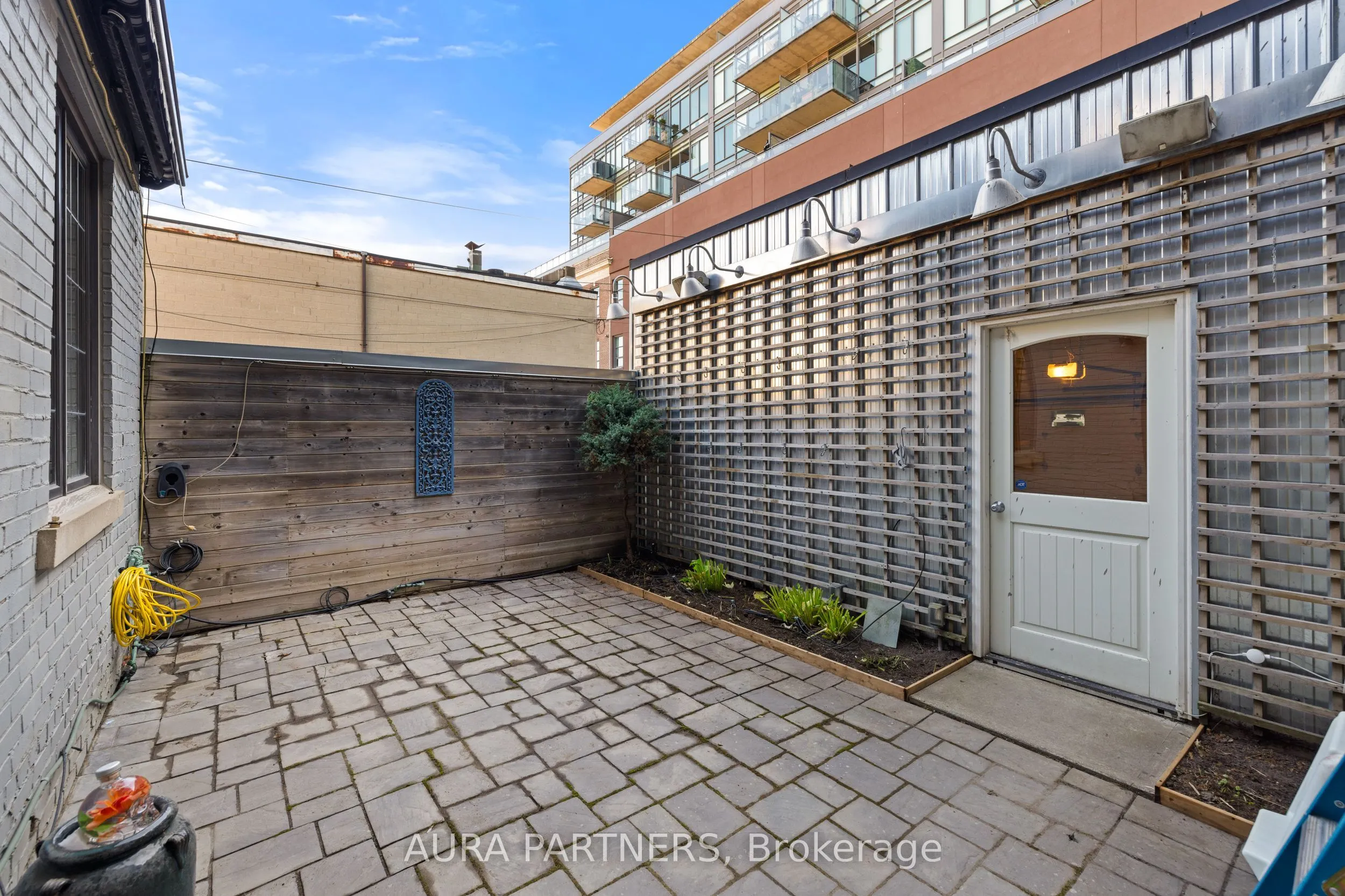 687 Queen Street E