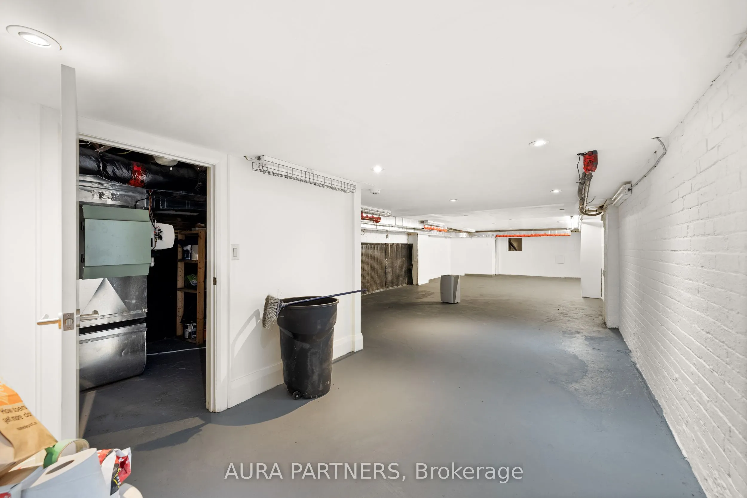 687 Queen Street E