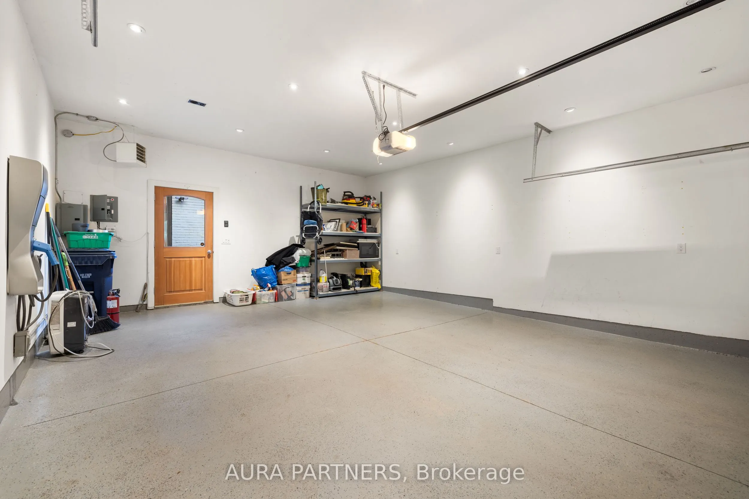 687 Queen Street E