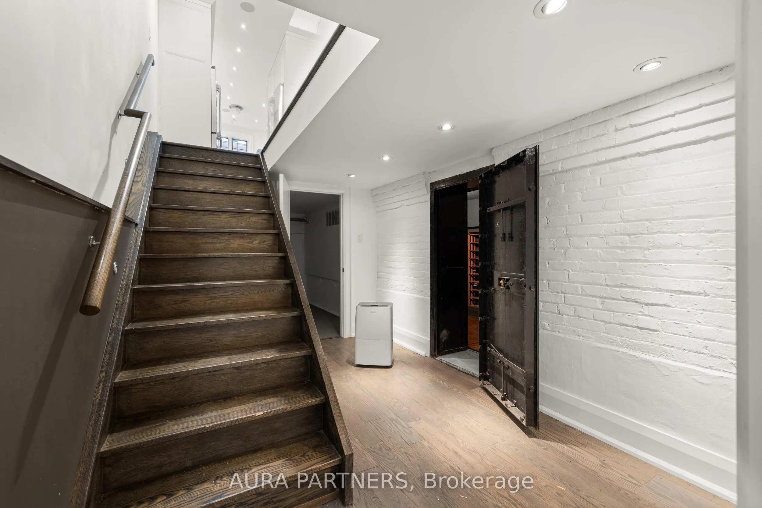 687 Queen Street E