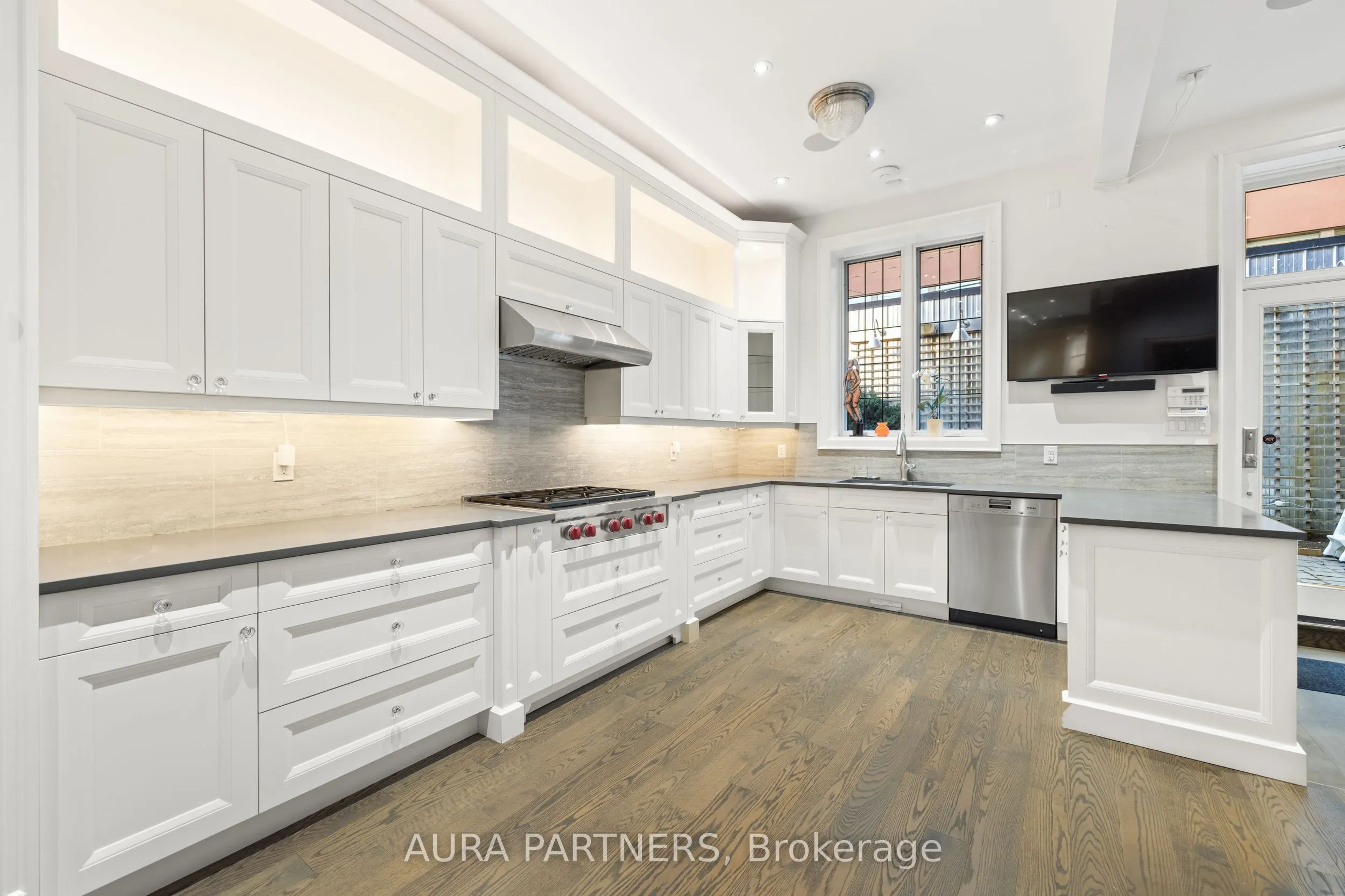 687 Queen Street E