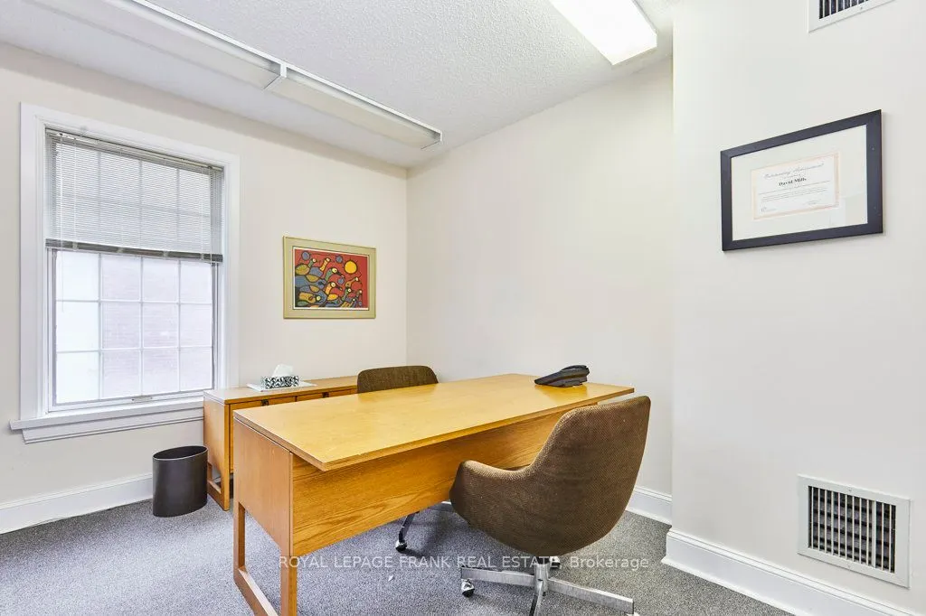215 Simcoe Street N