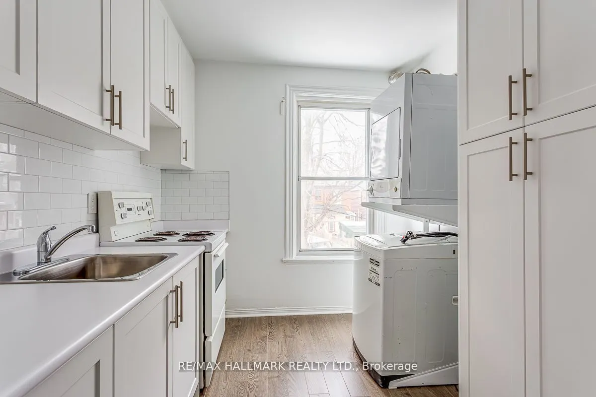 48 Strathcona Avenue, #Upper