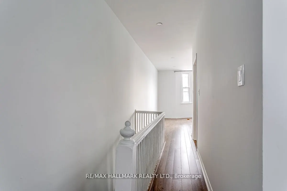 48 Strathcona Avenue, #Upper