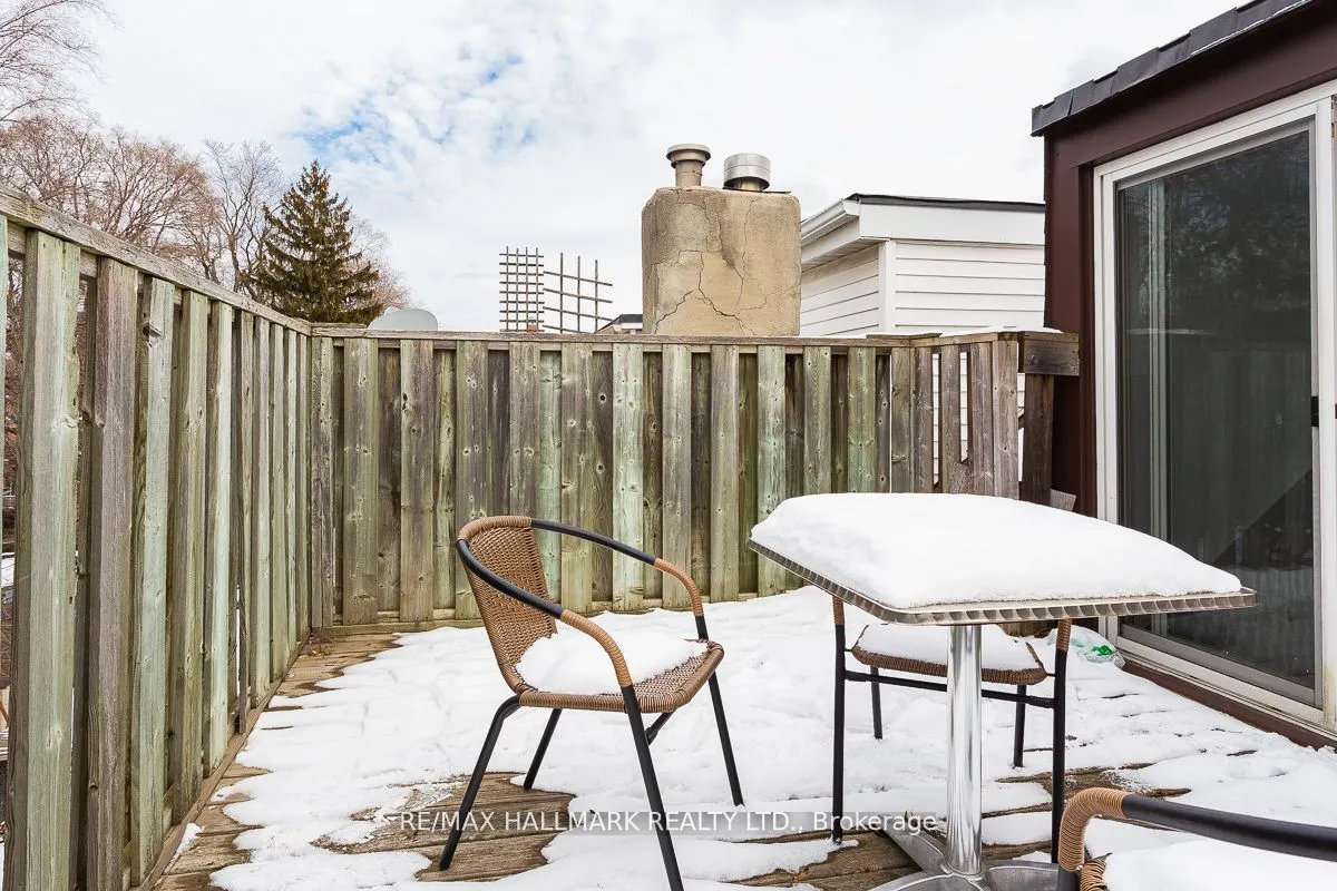 48 Strathcona Avenue, #Upper