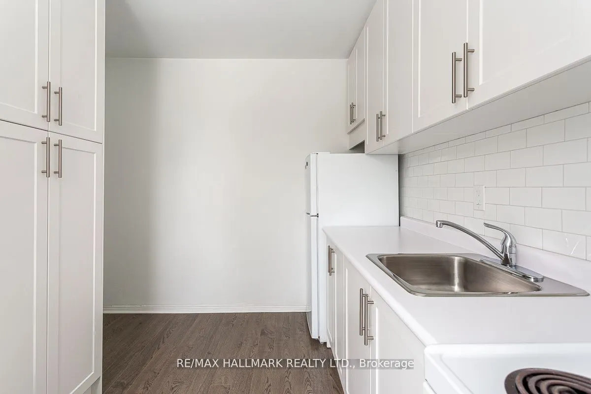48 Strathcona Avenue, #Upper
