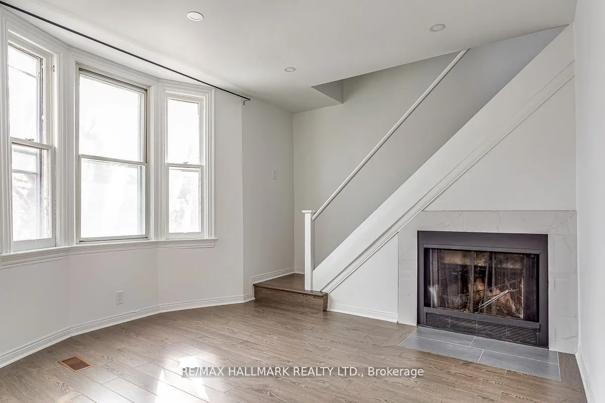 48 Strathcona Avenue, #Upper