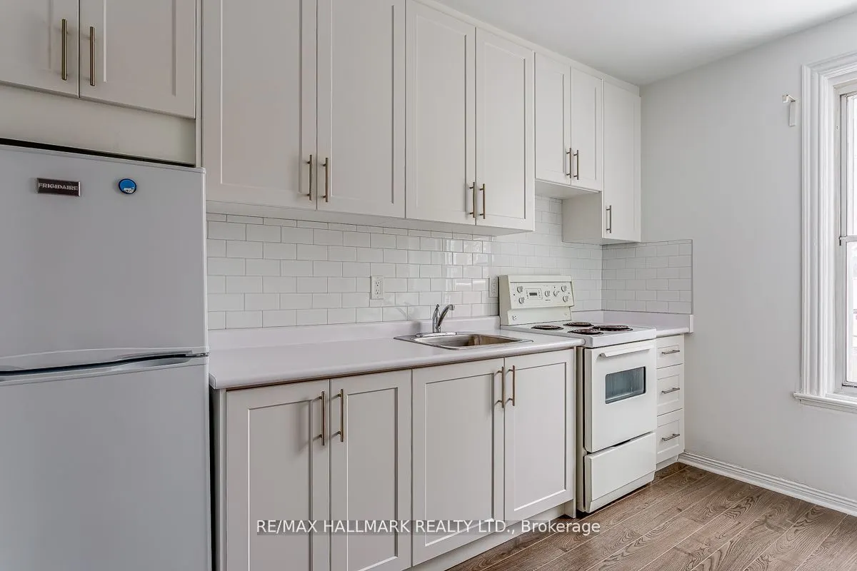 48 Strathcona Avenue, #Upper