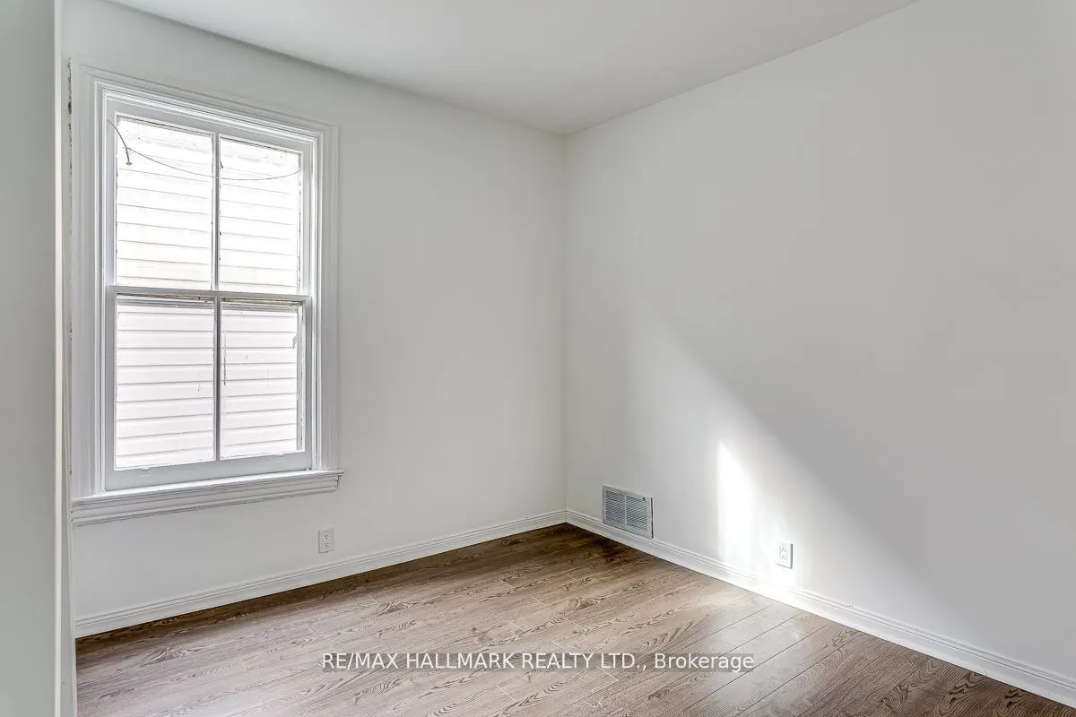 48 Strathcona Avenue, #Upper