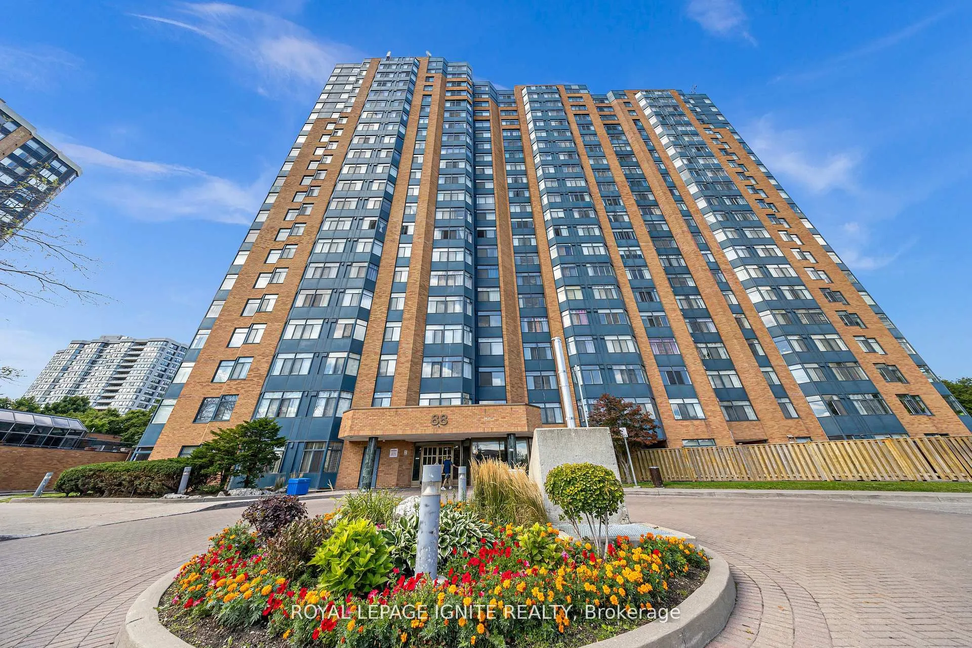 88 Alton Towers Circle, #215