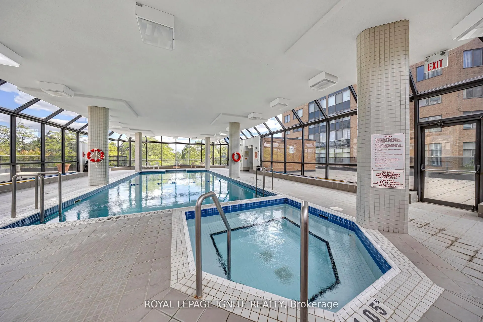 88 Alton Towers Circle, #215
