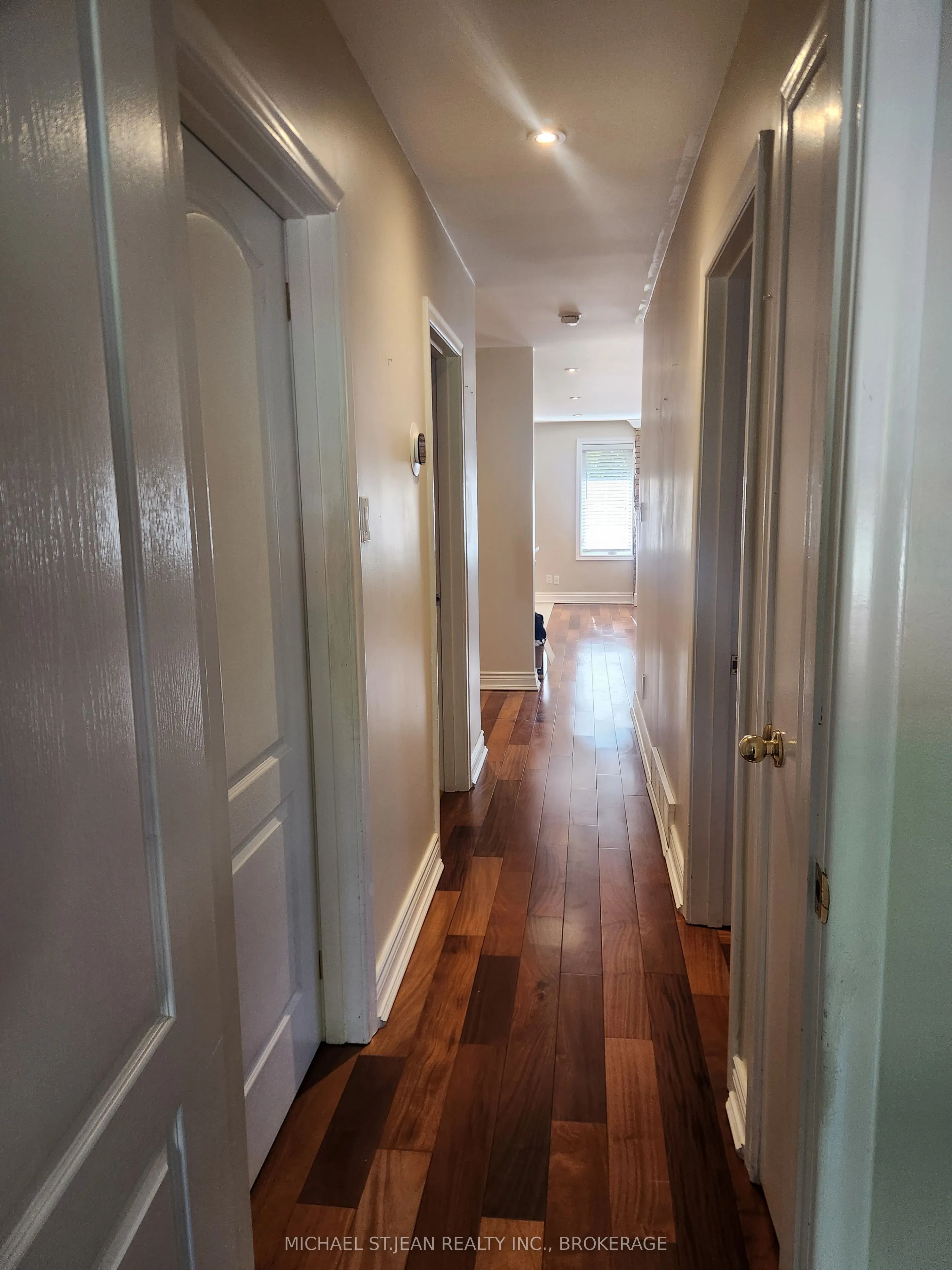 257 East Avenue E, #Main Floor