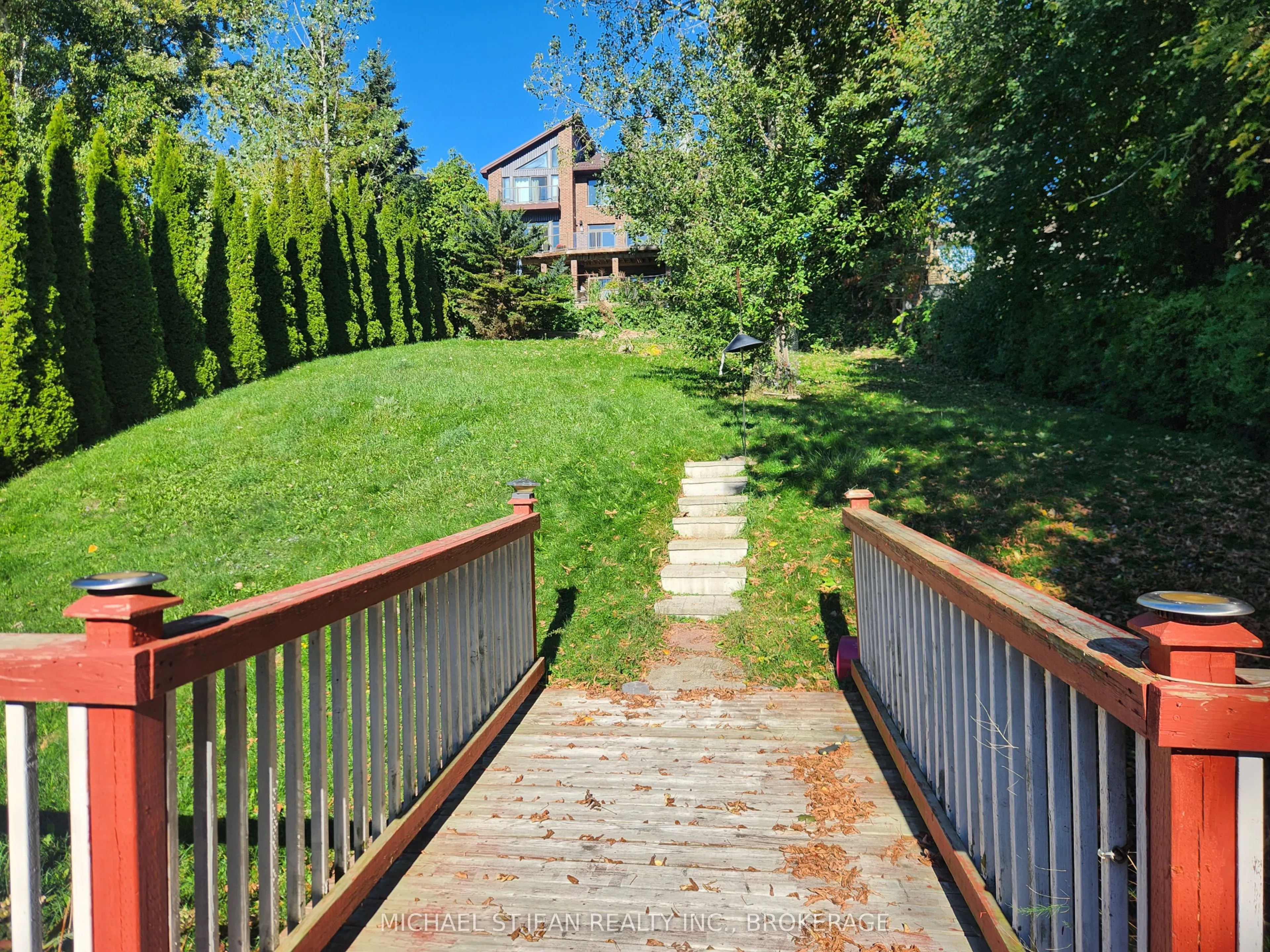 257 East Avenue E, #Main Floor