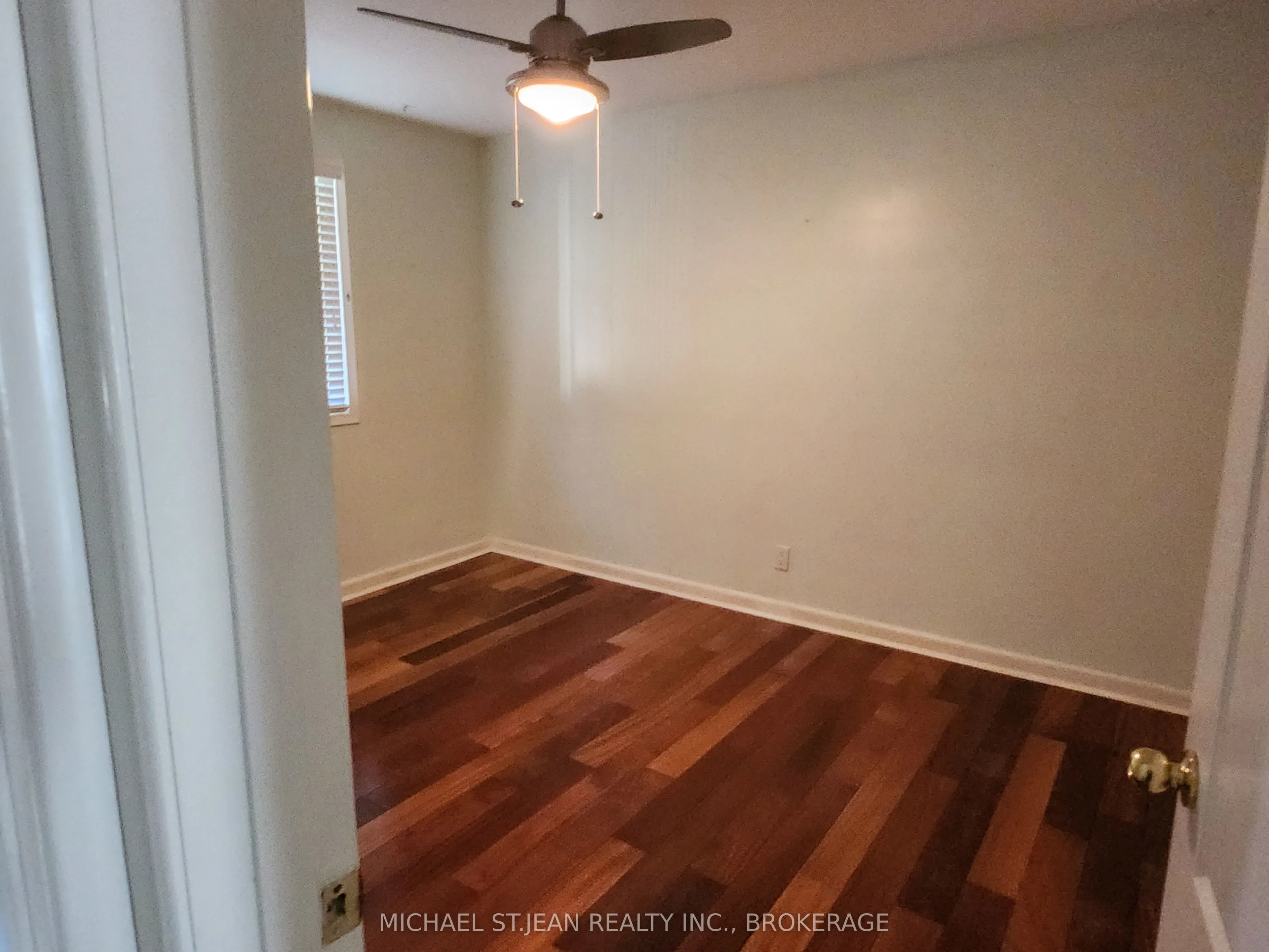 257 East Avenue E, #Main Floor