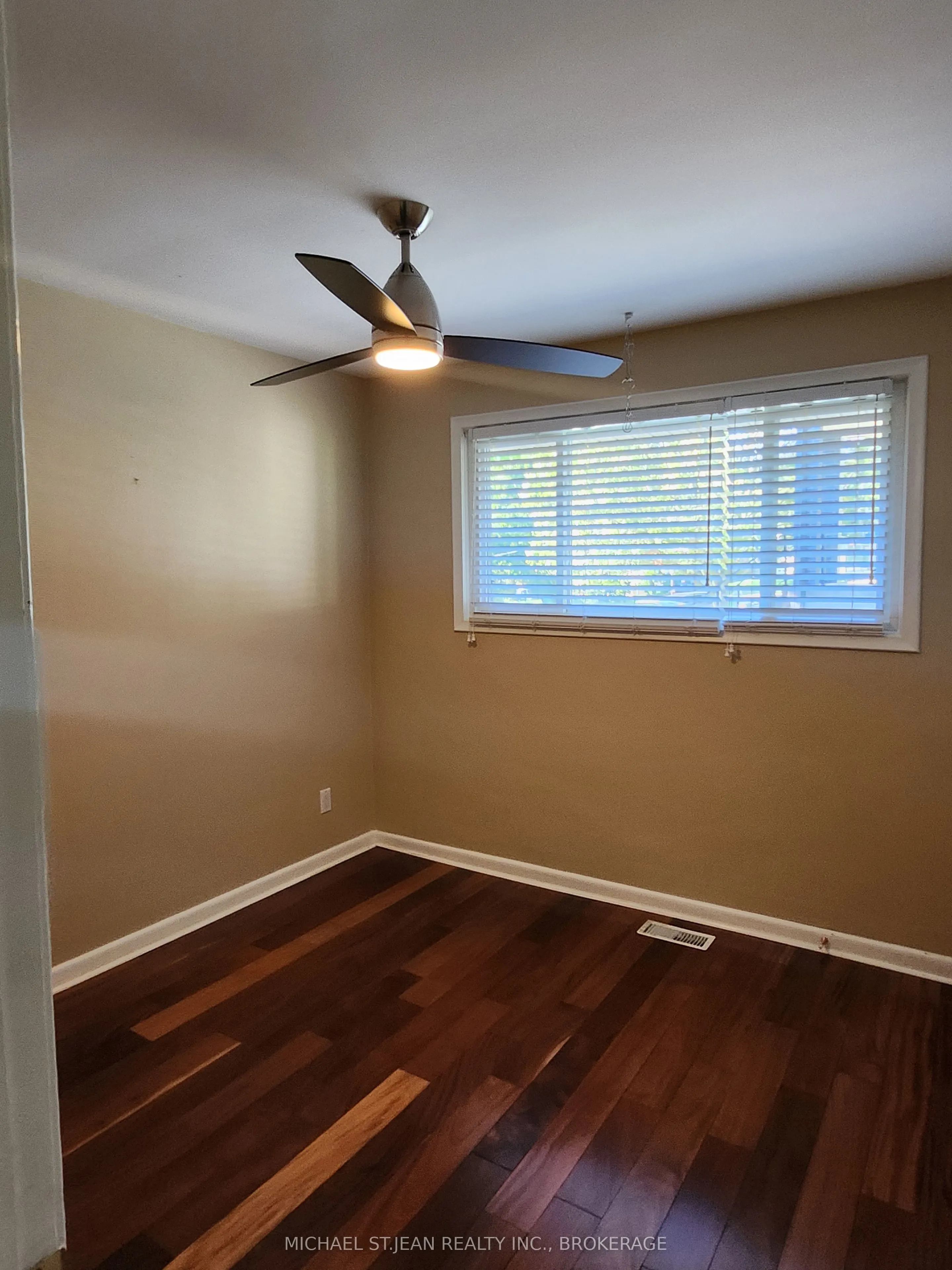 257 East Avenue E, #Main Floor