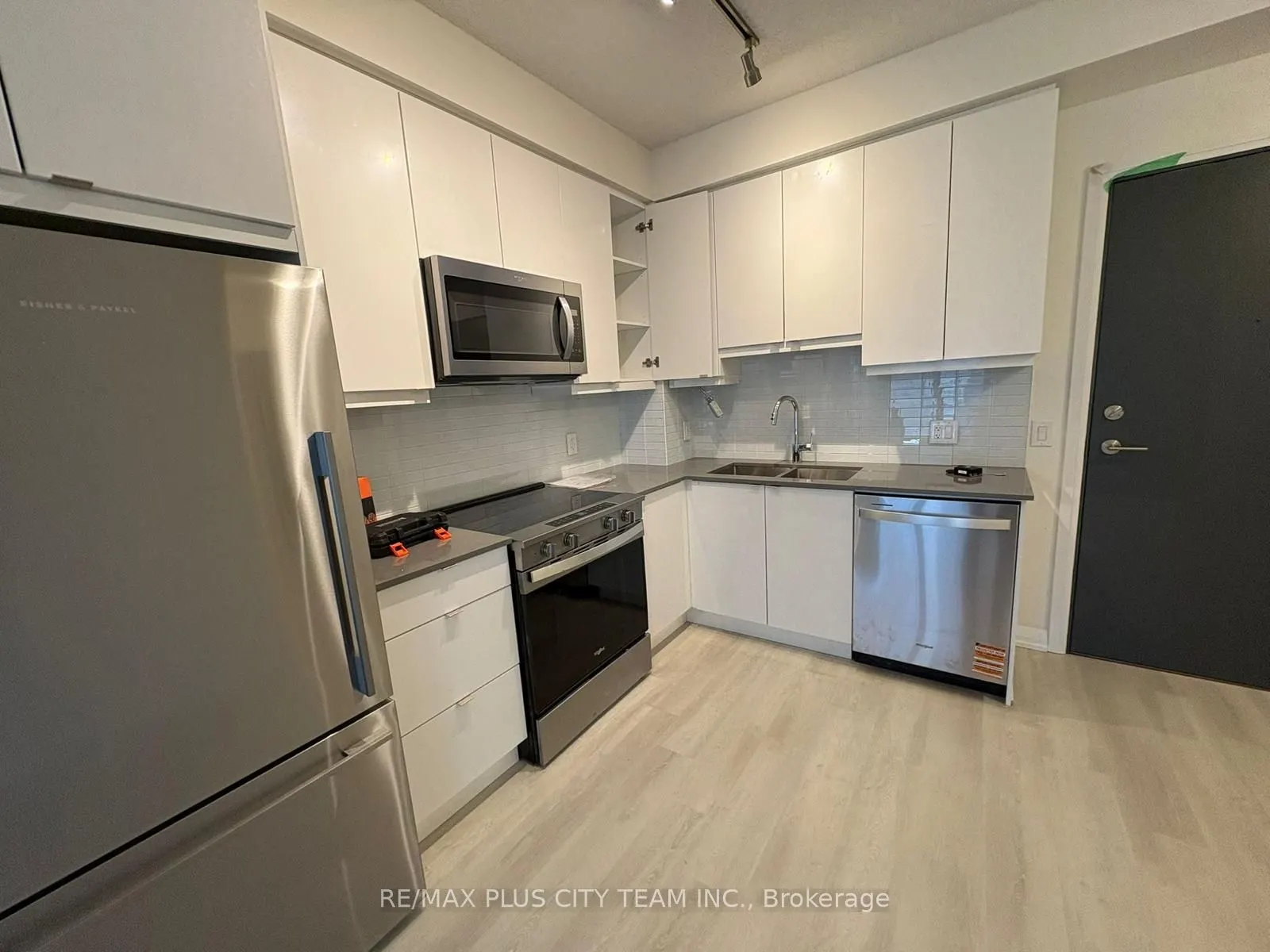 3260 Sheppard Avenue E, #827