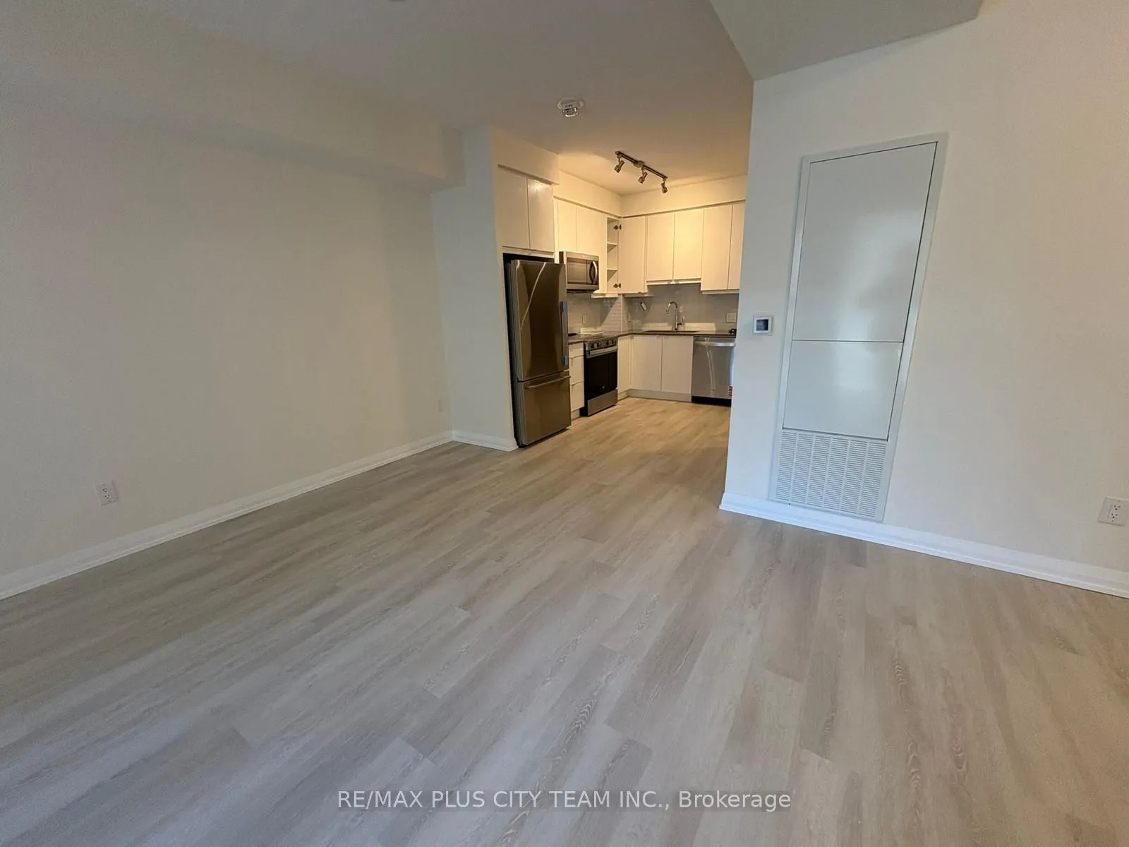 3260 Sheppard Avenue E, #827