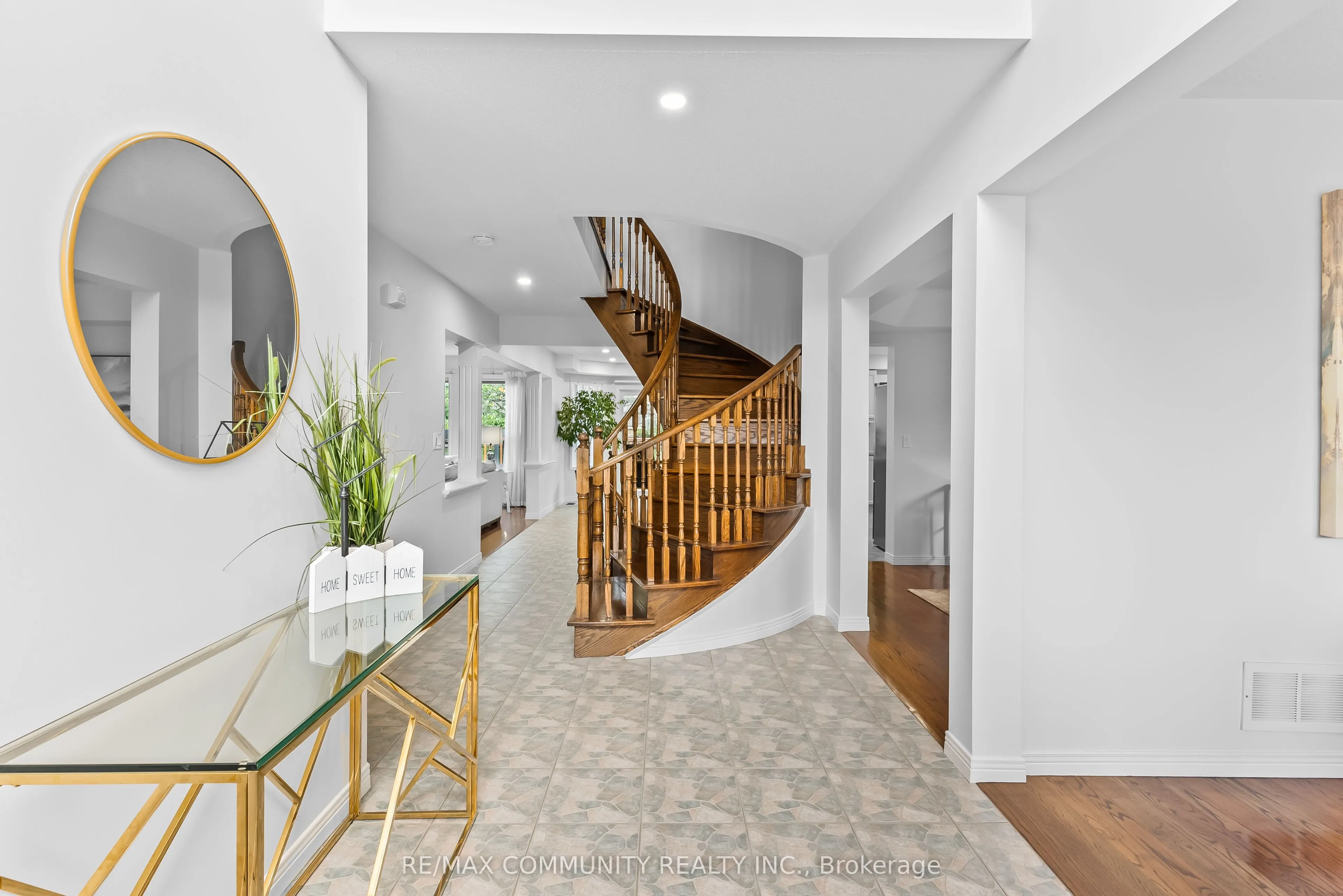 27 Mac Carl Crescent