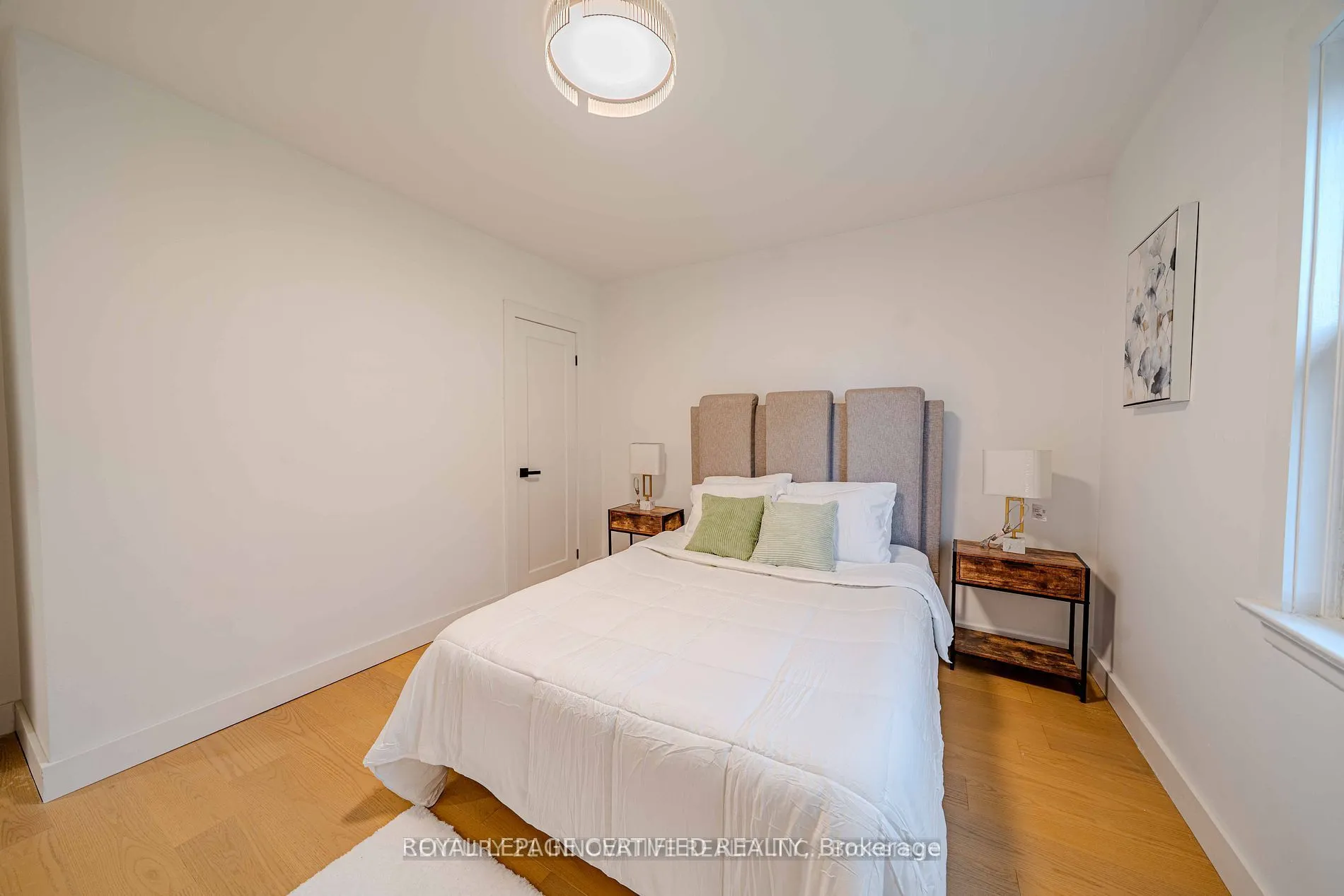 94 Lynvalley Crescent, #Upper