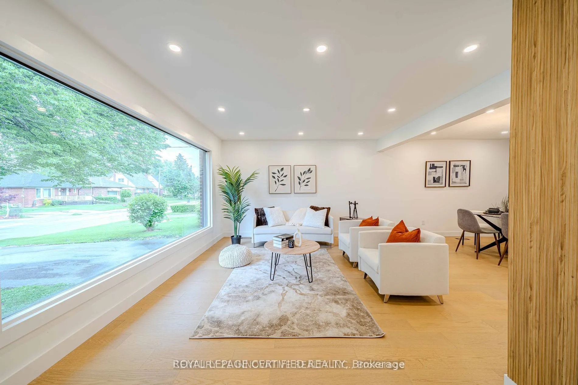 94 Lynvalley Crescent, #Upper