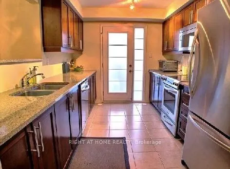 28 Ayers Crescent
