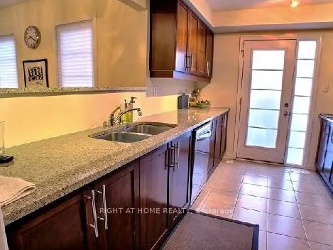 28 Ayers Crescent