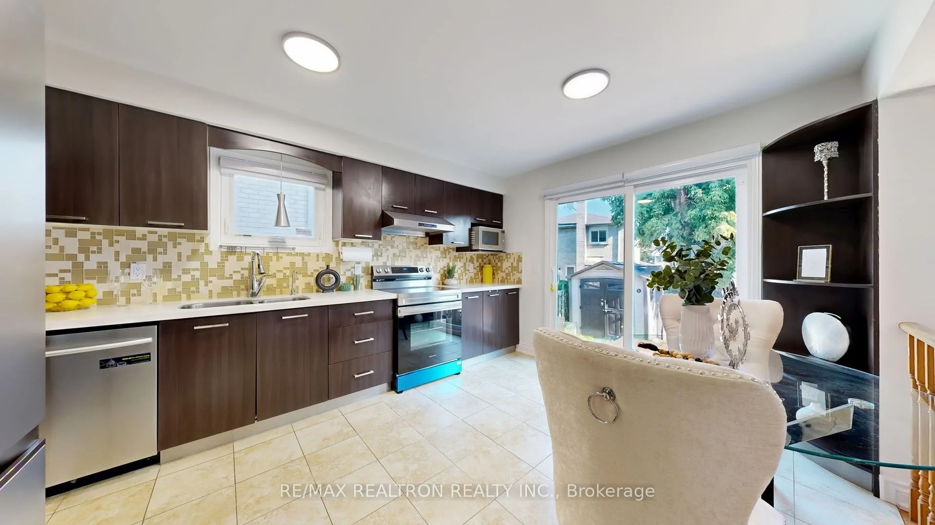 25 Greybeaver Trail