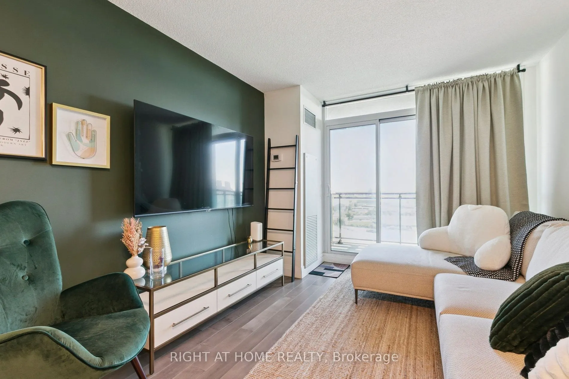 88 Grangeway Avenue, #2106