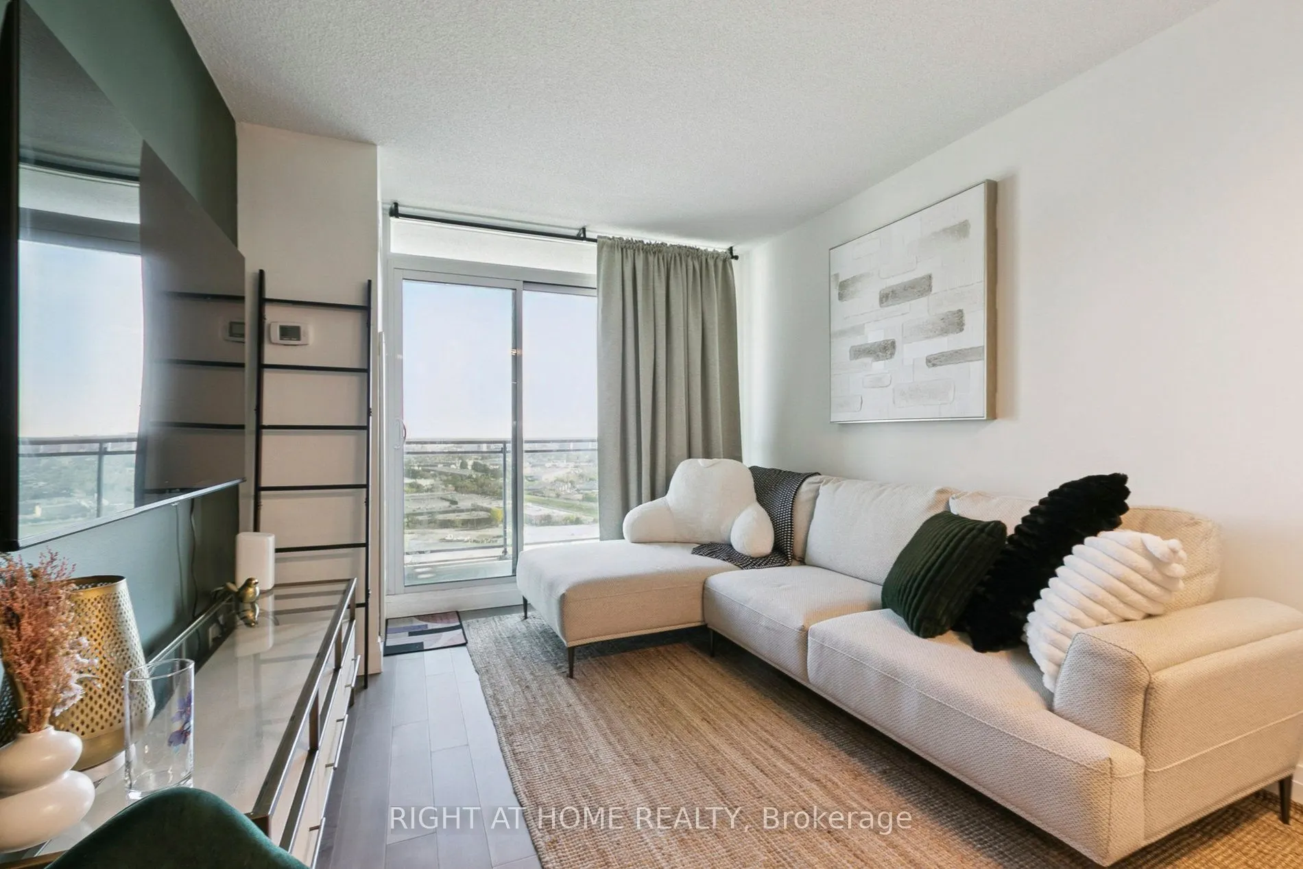 88 Grangeway Avenue, #2106