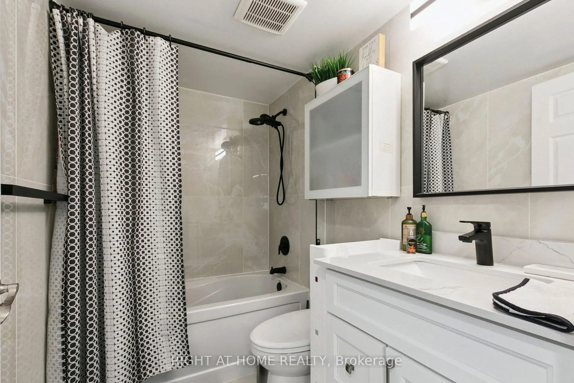 88 Grangeway Avenue, #2106
