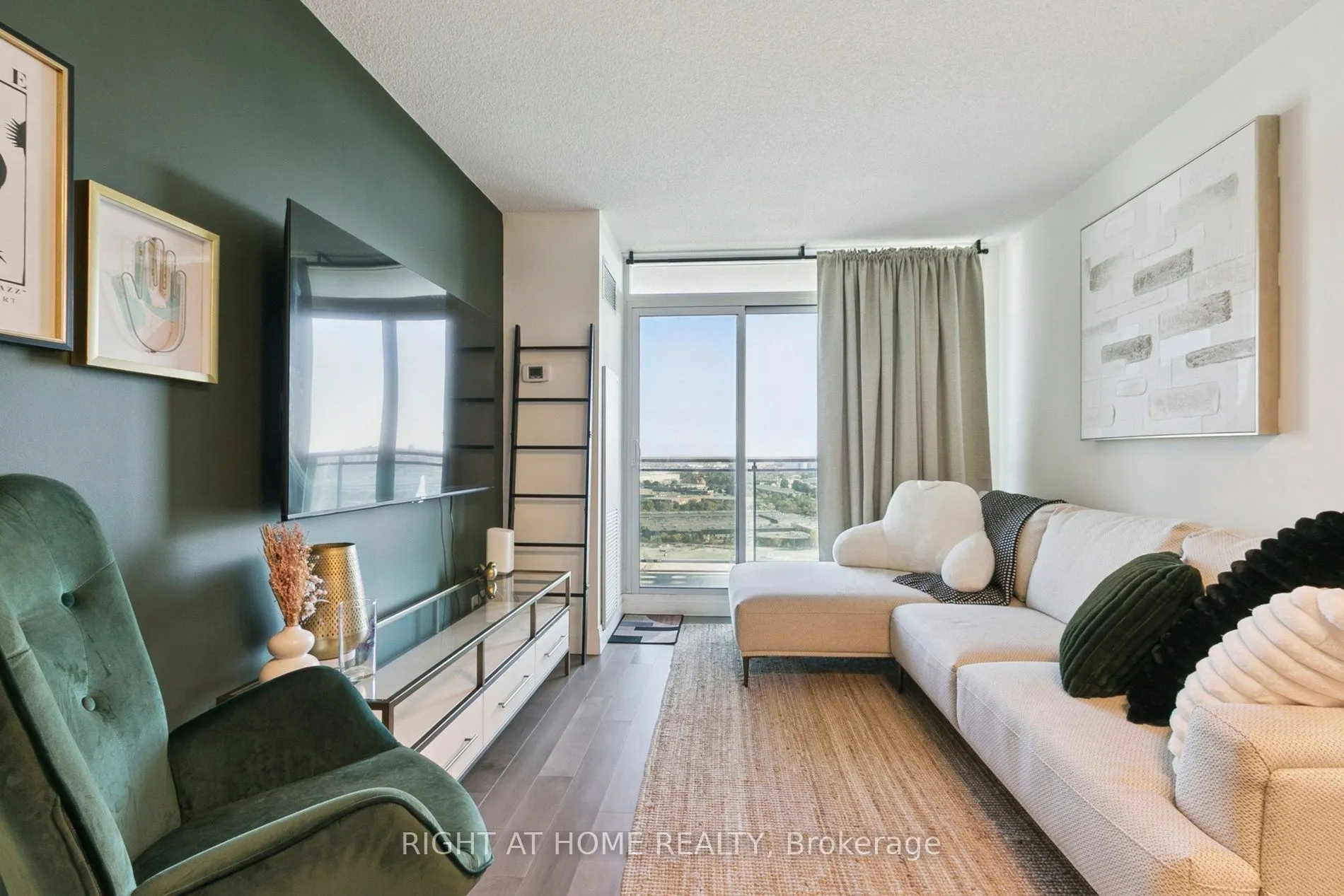 88 Grangeway Avenue, #2106