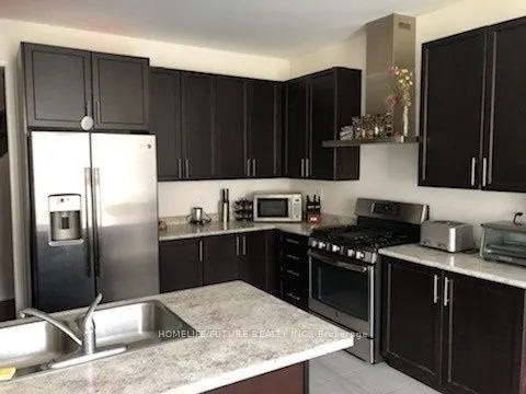 2372 Equestrian Crescent