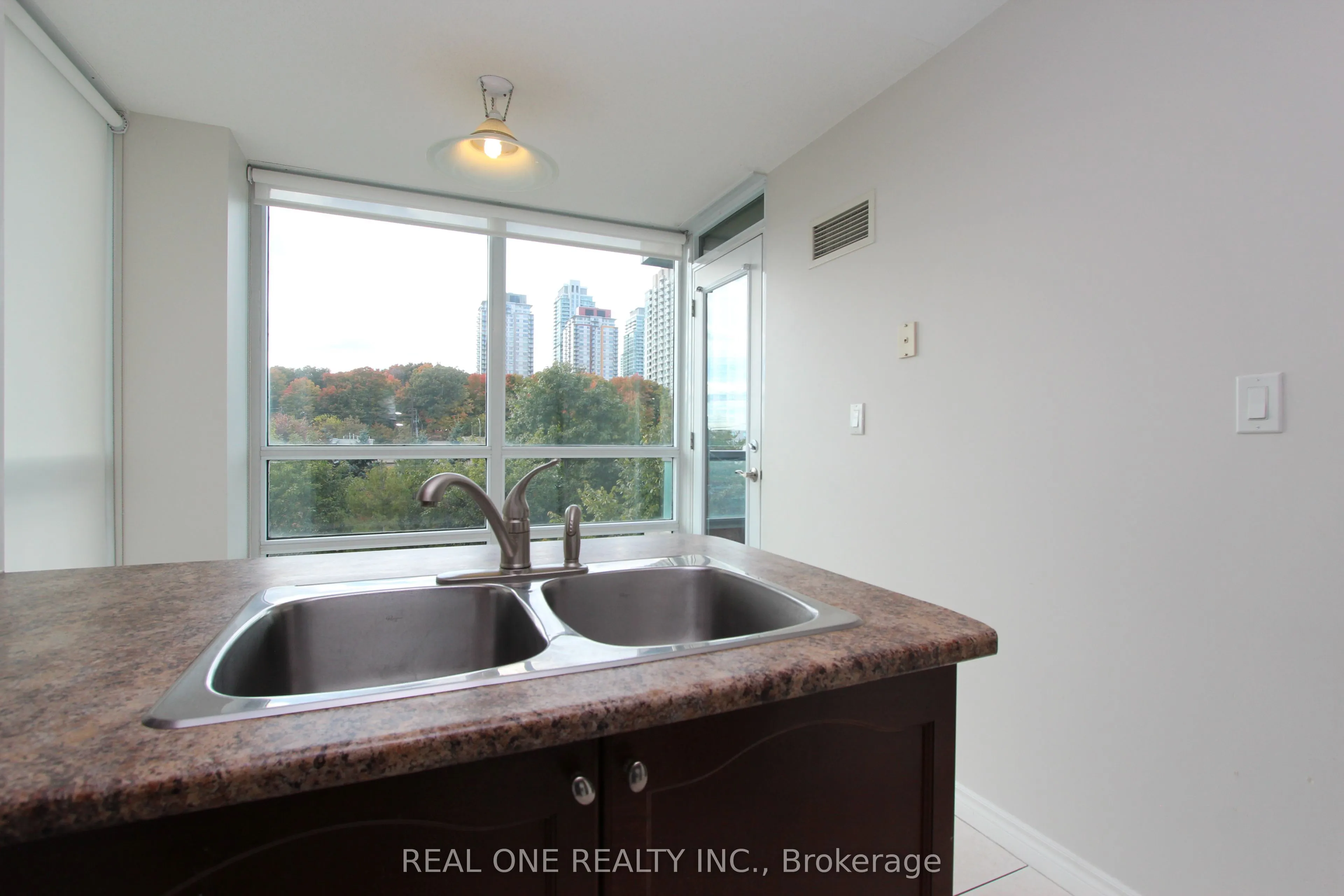 68 Grangeway Avenue, #511