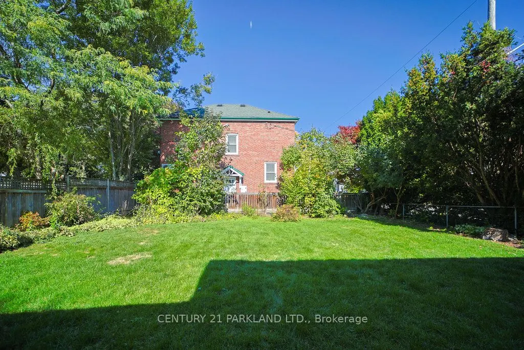 22 Parkview Hill Crescent
