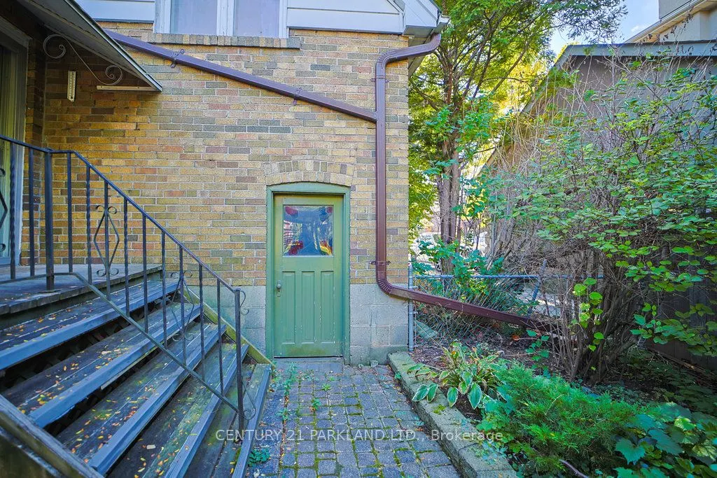 22 Parkview Hill Crescent