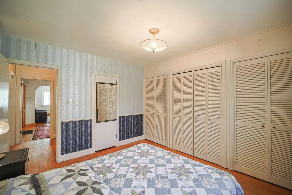 22 Parkview Hill Crescent