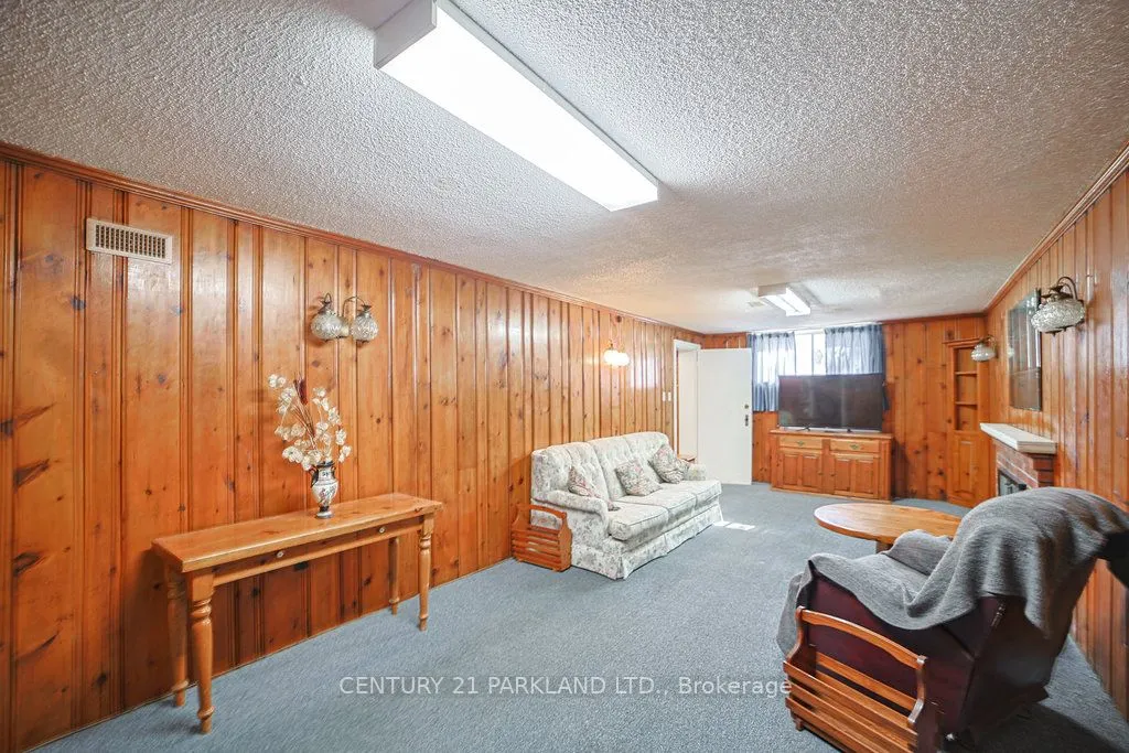 22 Parkview Hill Crescent