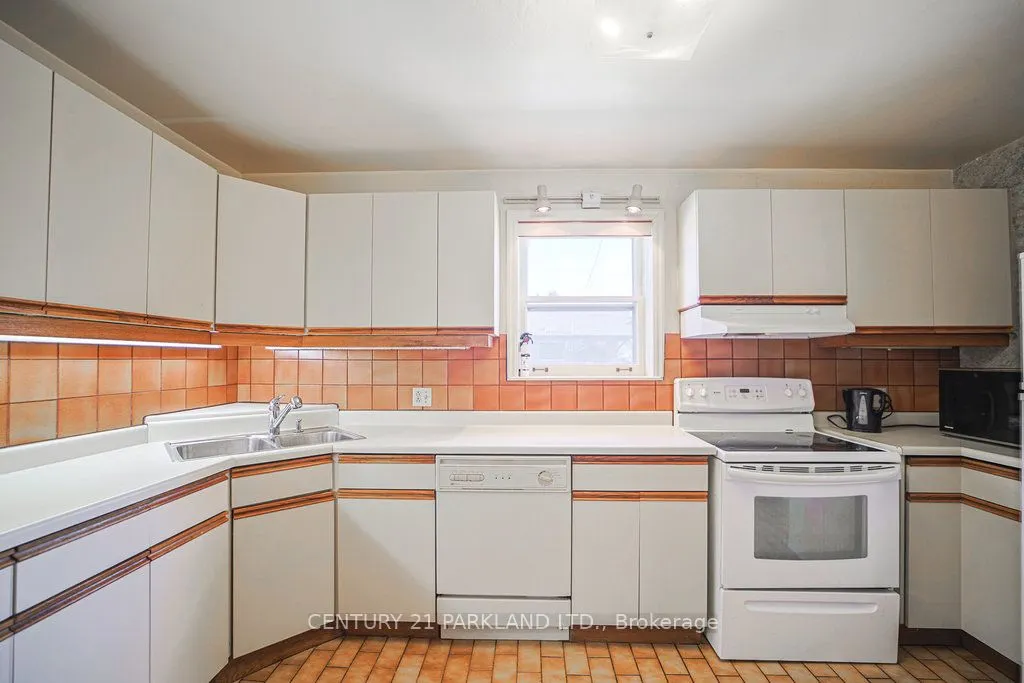 22 Parkview Hill Crescent