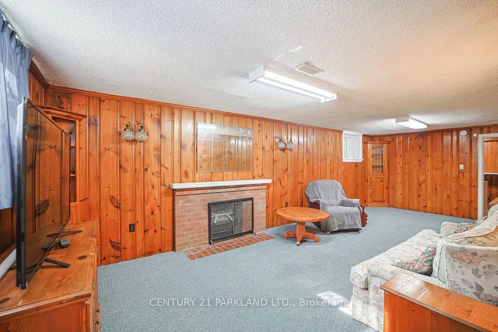 22 Parkview Hill Crescent
