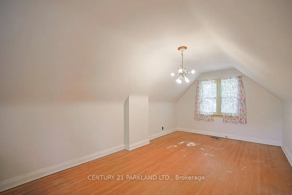 22 Parkview Hill Crescent