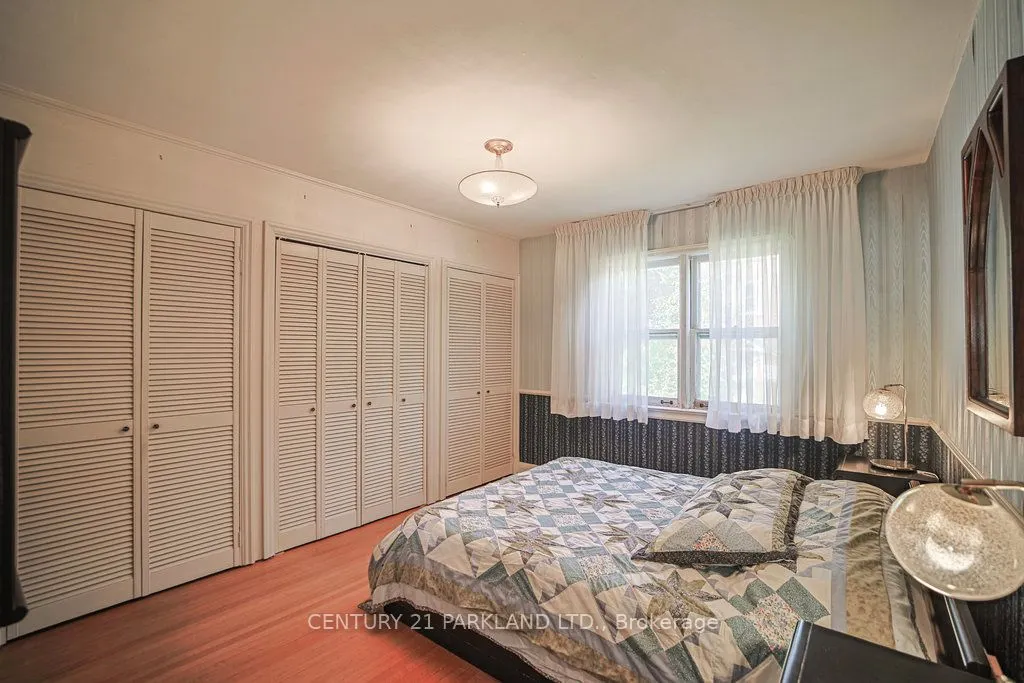 22 Parkview Hill Crescent