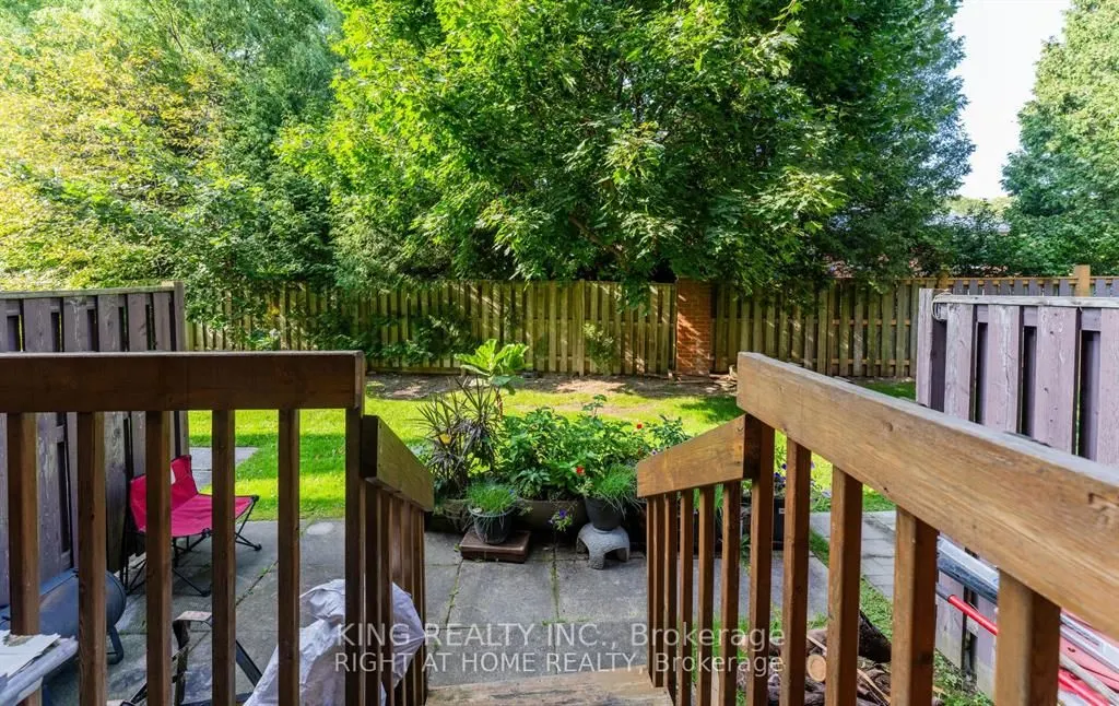 2472 eglinton Avenue E, #19